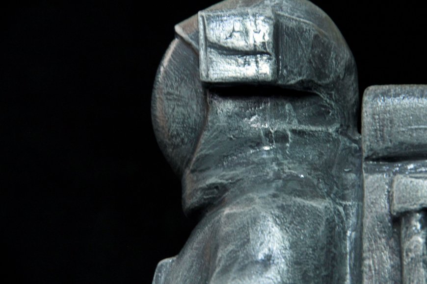 Скульптура Петра Лизунова «Космонавт»